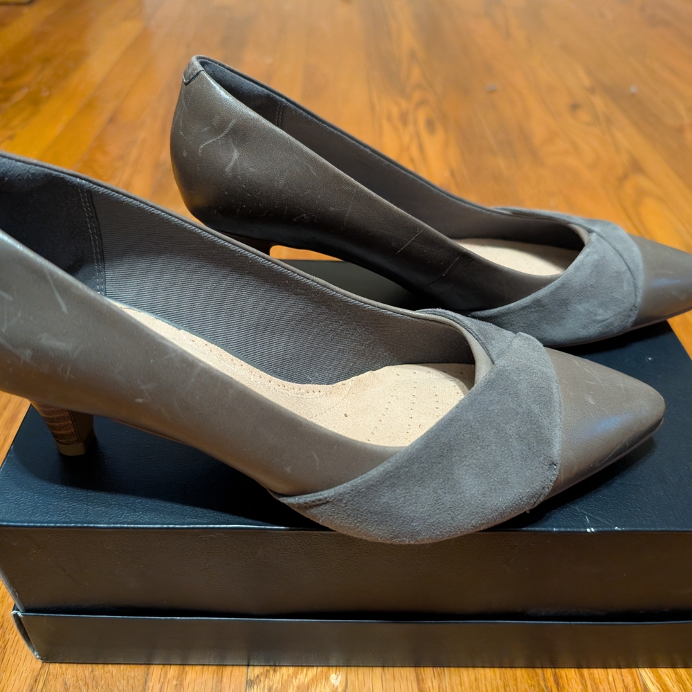 Clarks Women's Gray Heels 8.5 New